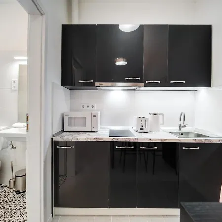 Cute With Ac 부다페스트